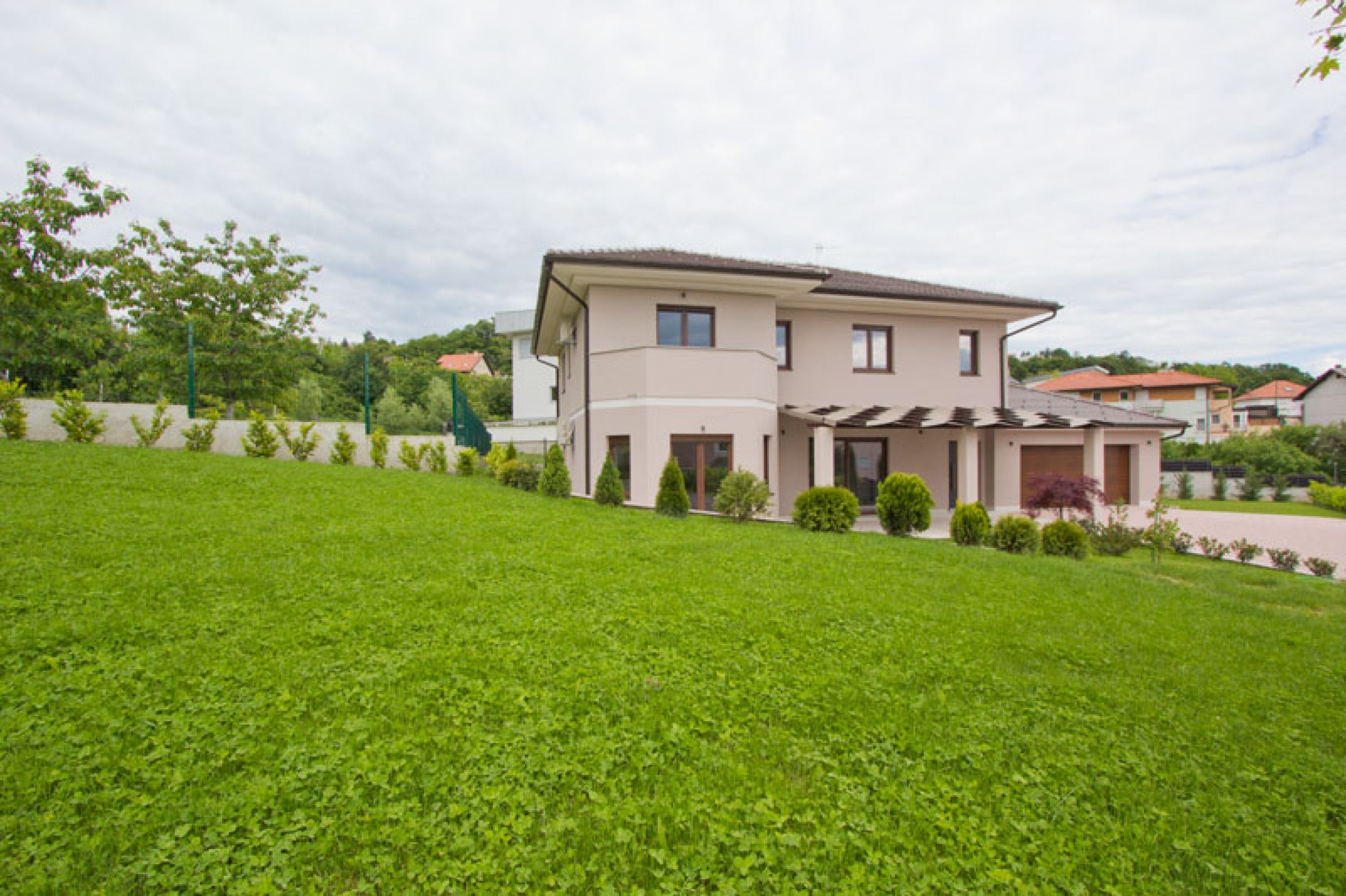 NEW HOUSE, NICE GARDEN.