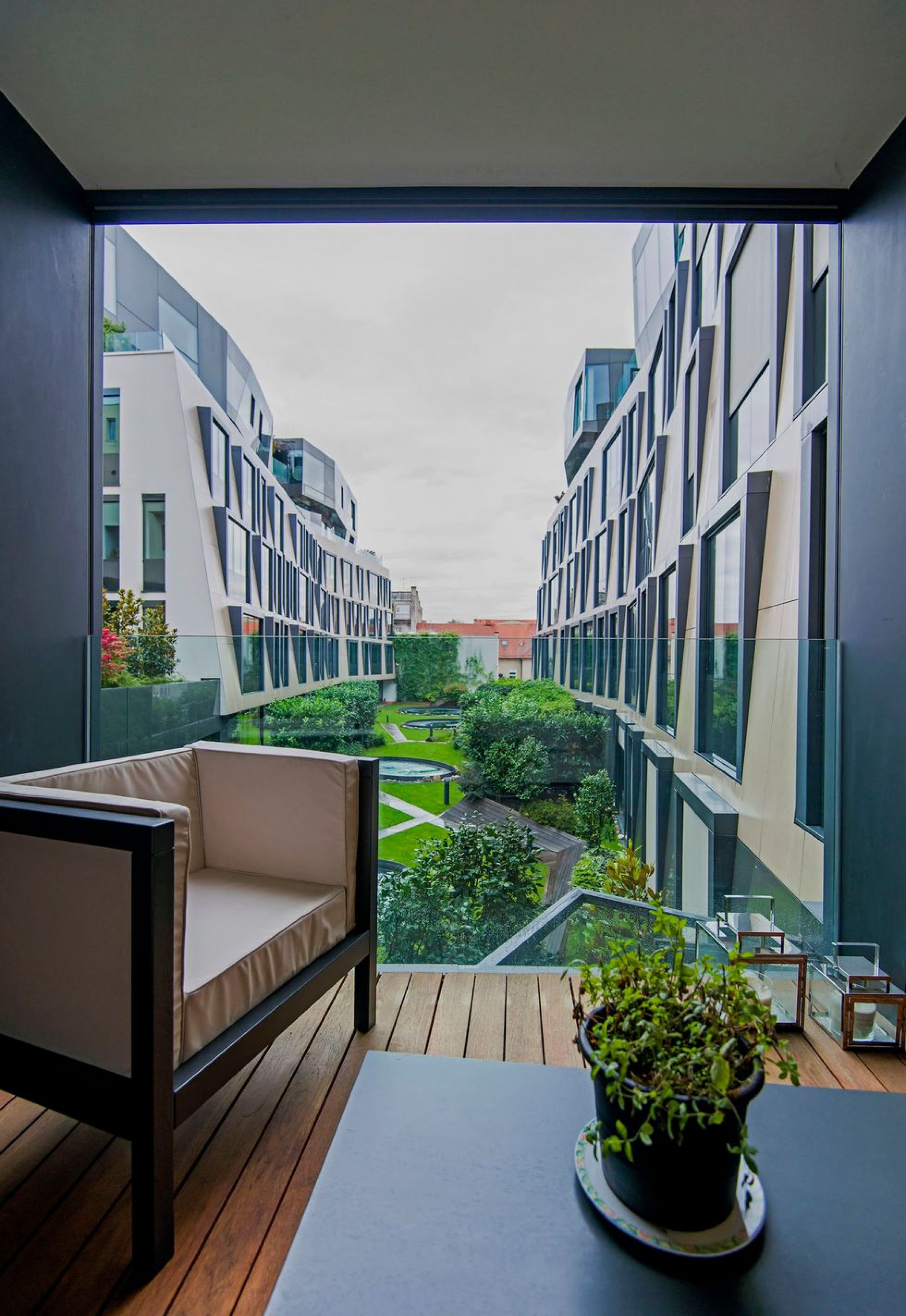 CENTER, LUXURIOUS AND SPACIOUS.