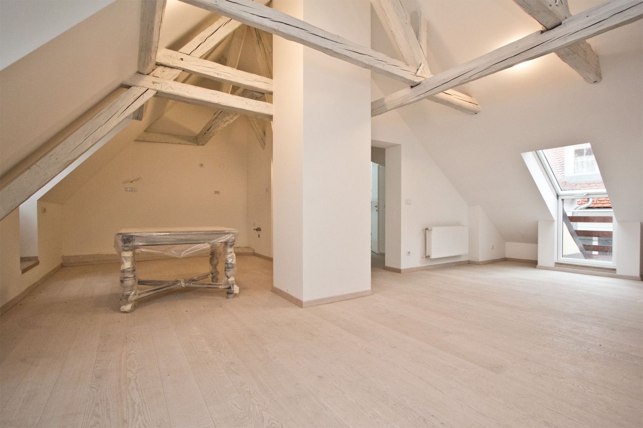 RENOVATED LOFT ON THE UPPER TOWN.