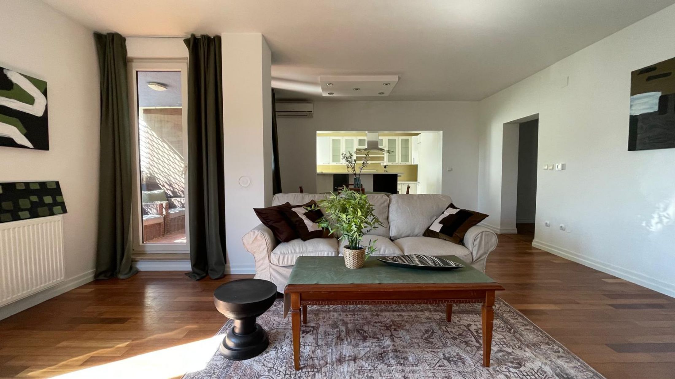 THREE ROOM IN QUIET STREET.