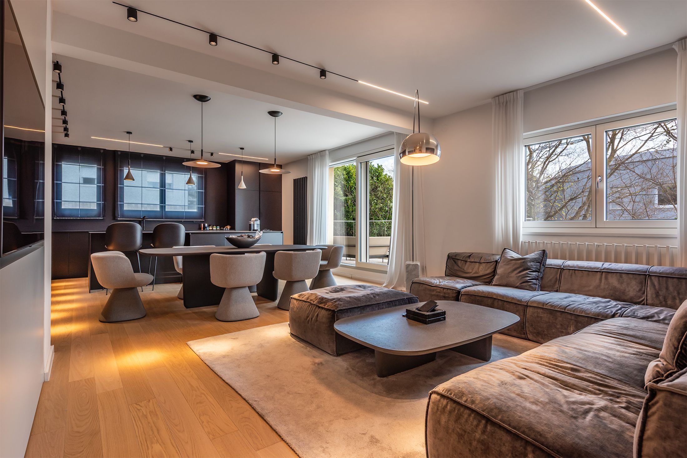 LUKSUZAN STAN, SREBRNJAK.