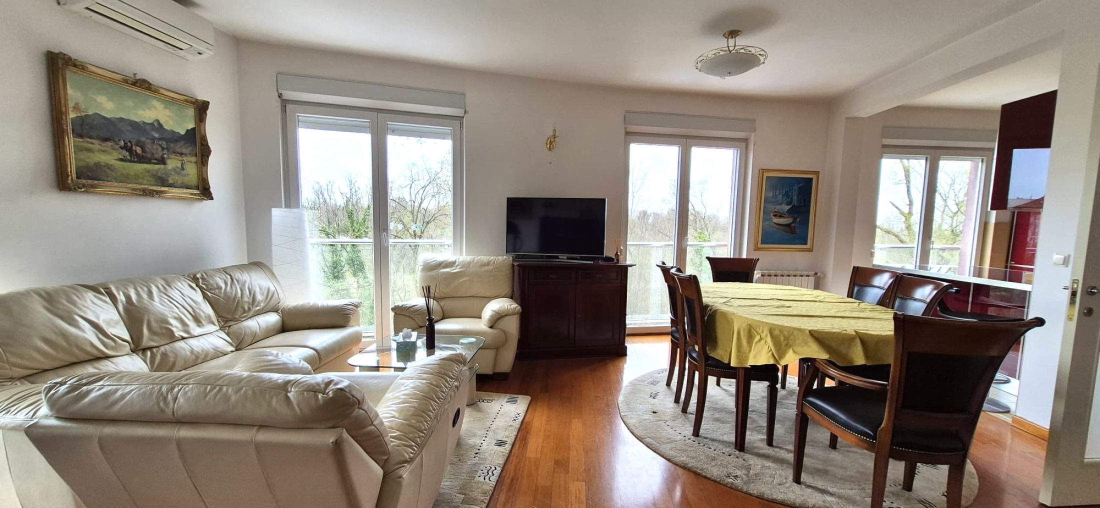 SVIJETAO TROSOBAN STAN.