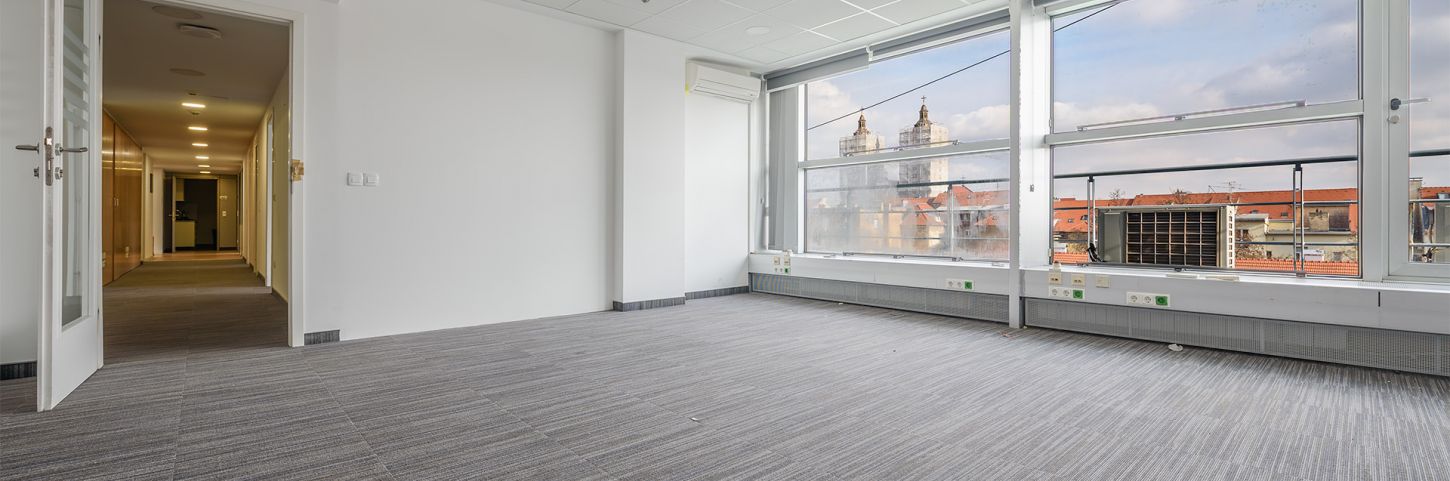 SPACIOUS OFFICE IN CENTER.